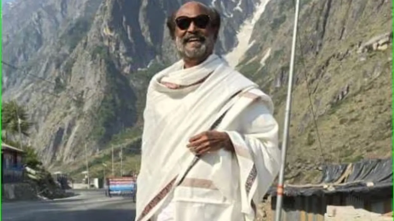 హిమాలయాల్లో సింపుల్ వైట్ షర్ట్ లో రజినీకాంత్... వైరల్ అవుతున్న ఫోటో..!