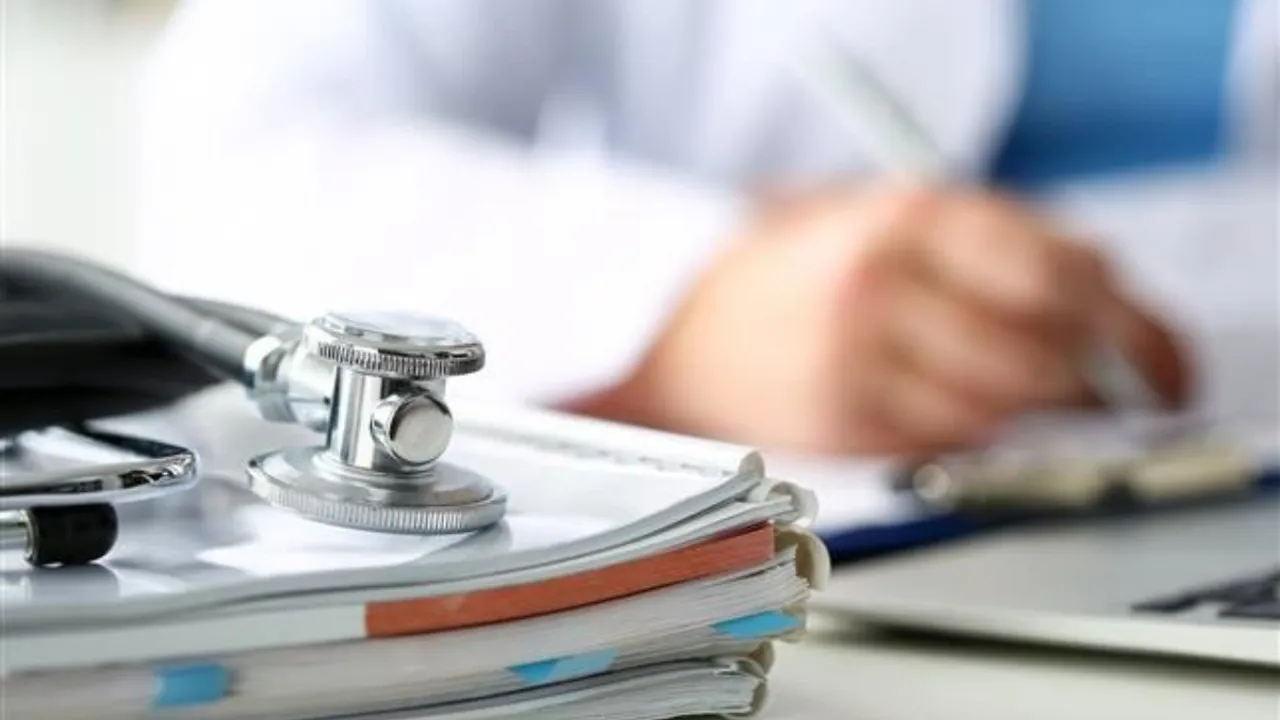 NEET: నీట్‌ పరీక్షలో అవతకవతకలు.. కేంద్ర విద్యాశాఖ కీలక నిర్ణయం