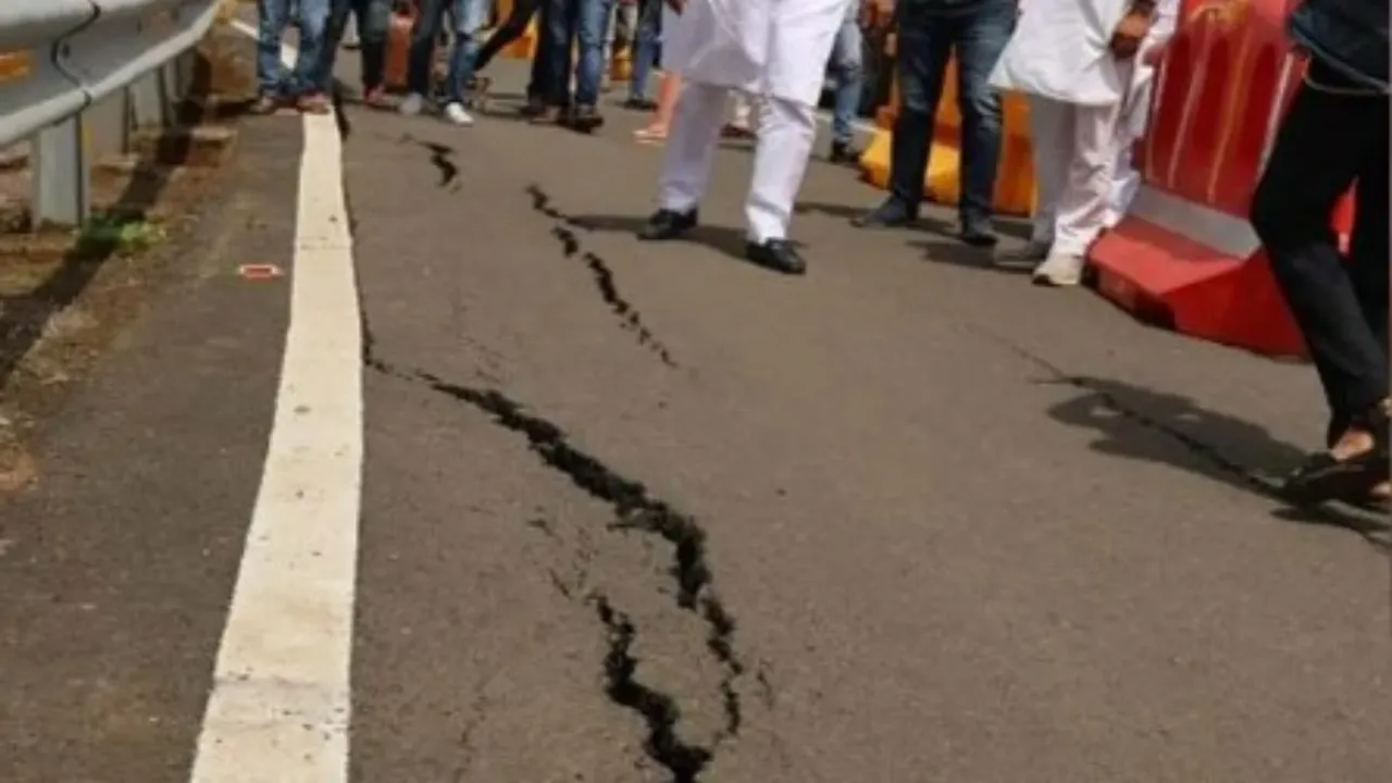 Mumbai : అటల్ సేతుపై పగుళ్ళు.. విరుచుకుపడుతున్న కాంగ్రెస్
