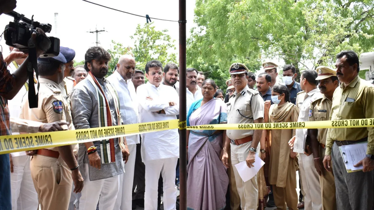 Peddapalli: అత్యాచారానికి గురైన బాలిక కుటుంబాన్ని పరామర్శించిన మంత్రులు