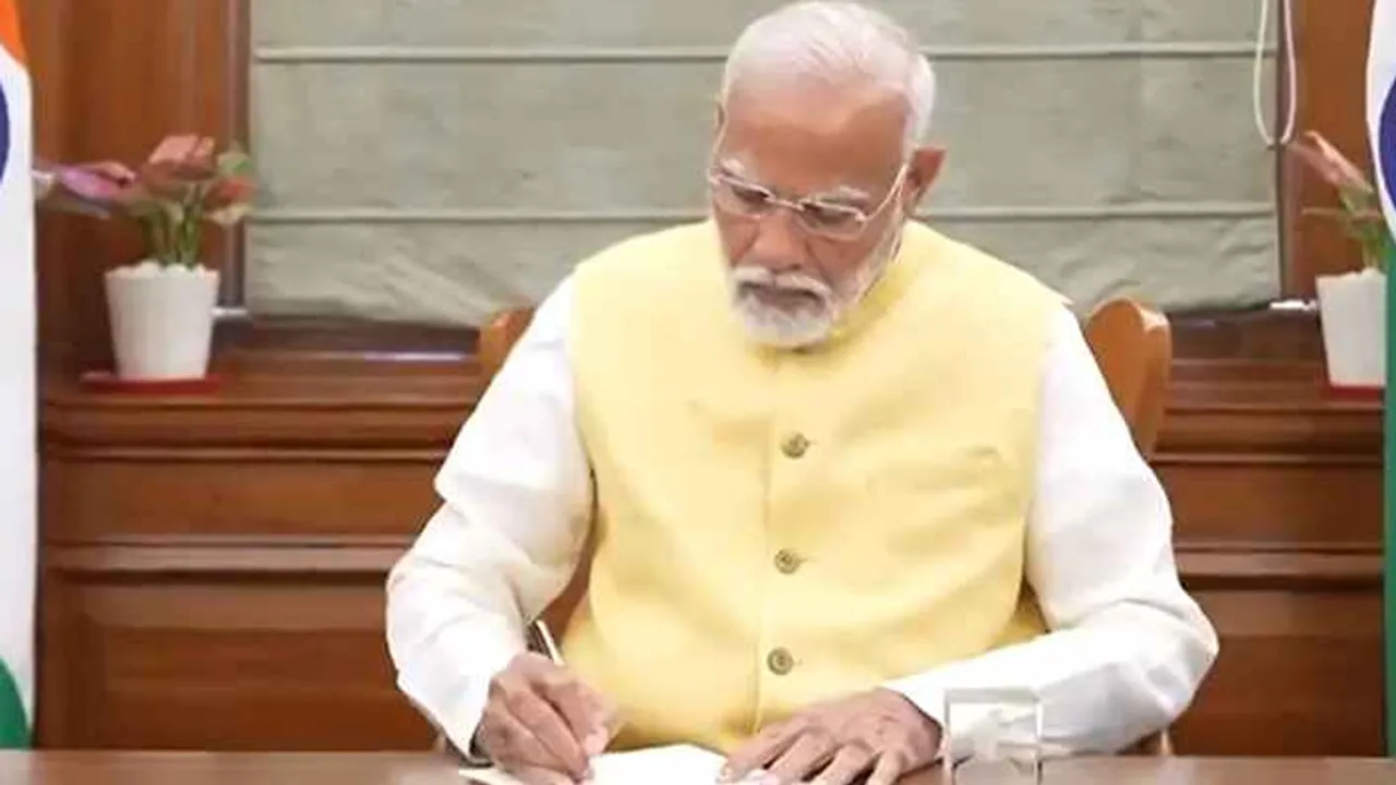 PM Kisan Samman Nidhi: రైతులకు.. పేదలకు మోదీ గుడ్ న్యూస్.. తొలి సంతకం ఆ ఫైల్ పైనే!