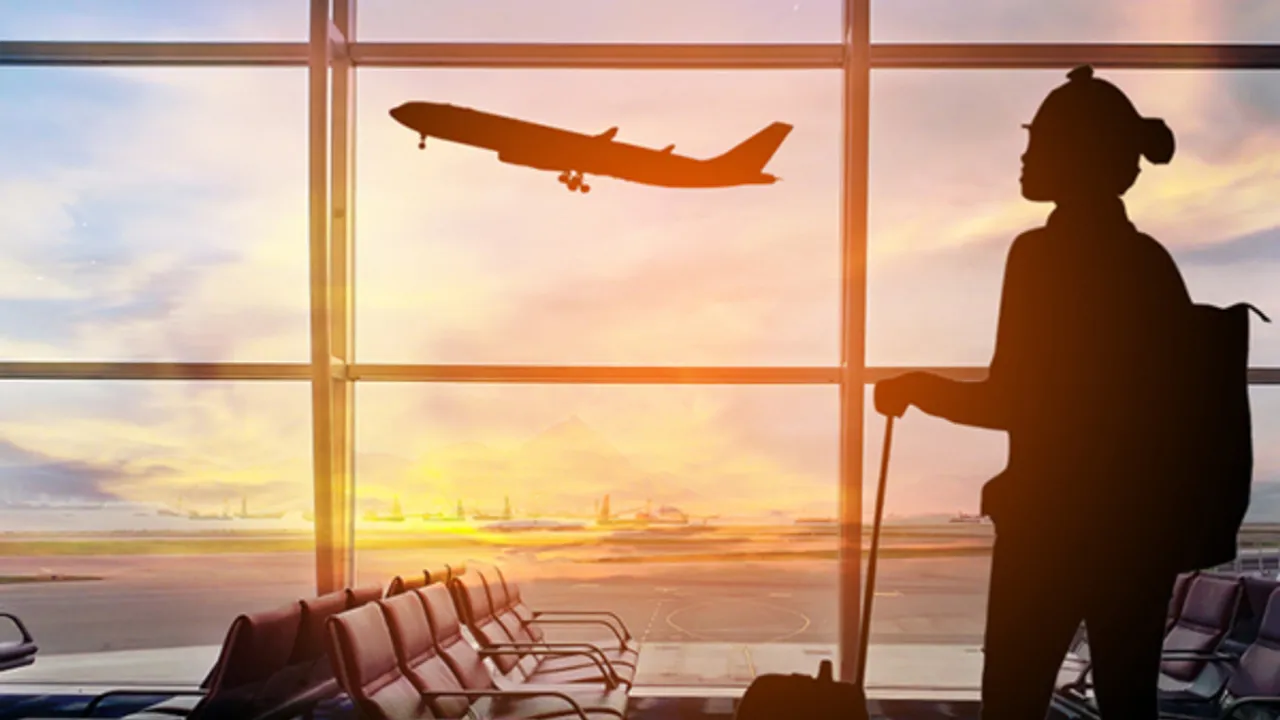 Travel: విమానంలో ప్రయాణించేటప్పుడు ఈ వస్తువులను ఎప్పుడూ ఉంచవద్దు.. లేకుంటే మీ పని గోవిందే!