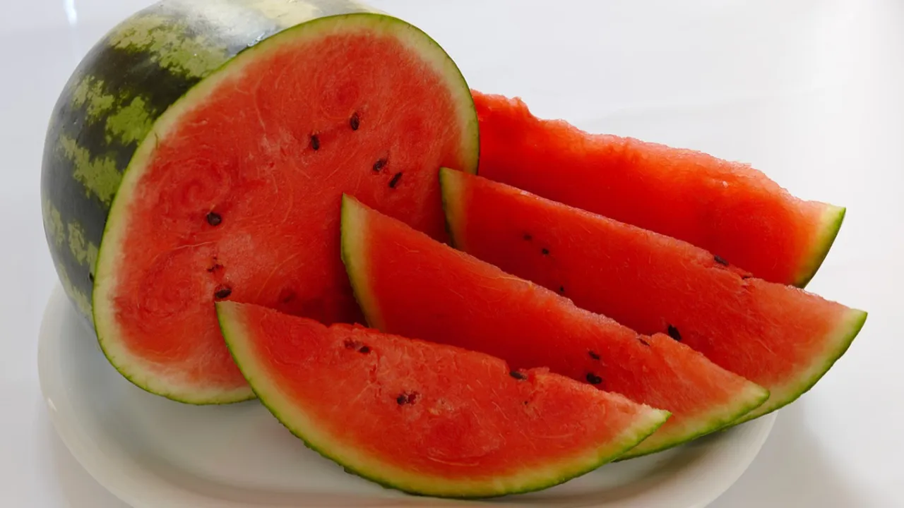 Watermelon: పుచ్చకాయ తినేటప్పుడు ఈ తప్పులు చేయవద్దు.. జాగ్రత్త భయ్యా!
