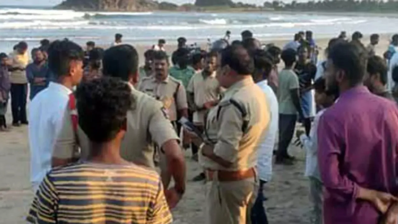 AP : బీచ్‌ లో ముగ్గురు యువతుల గల్లంతు.. ఇద్దరి మృతి!