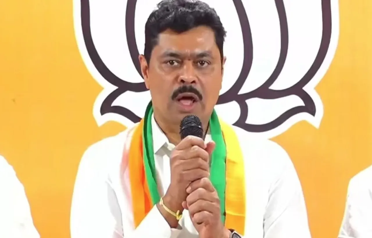 Andhra University : ఆంధ్రా యూనివర్శిటీ వద్ద టెన్షన్ టెన్షన్.. ఆయనపై చర్యలకు డిమాండ్‌!