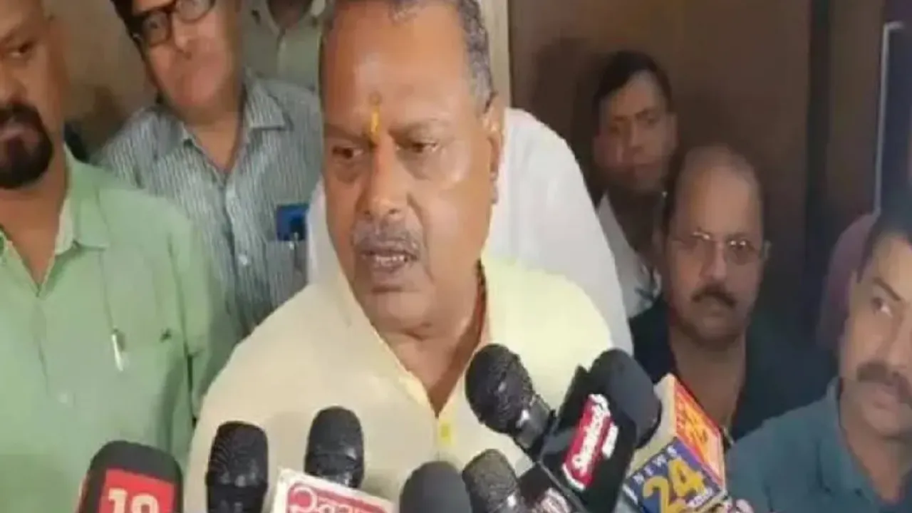 Minister : భర్తల్ని మద్యం ఇంటికే తెచ్చుకొని తాగమనండి.. మంత్రి సలహా!