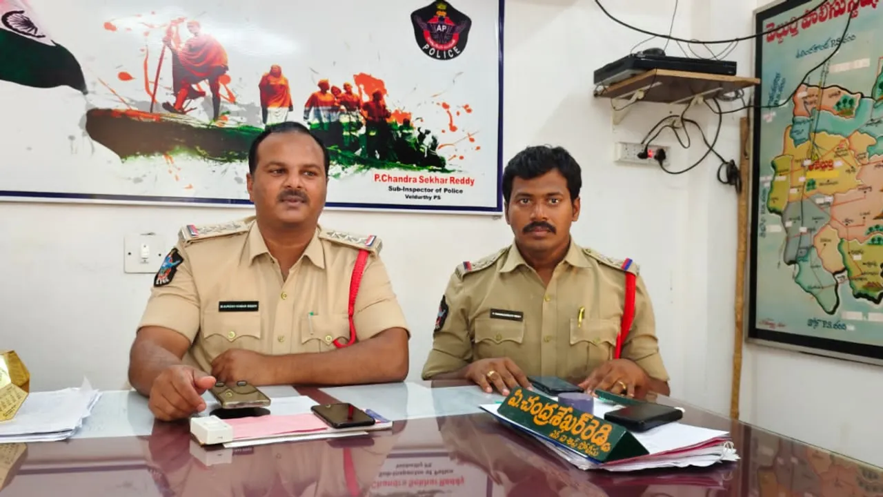 AP: టీడీపీ నాయకుడి దారుణ హత్య.. ఎస్ఐ, సీఐలపై వేటు..!