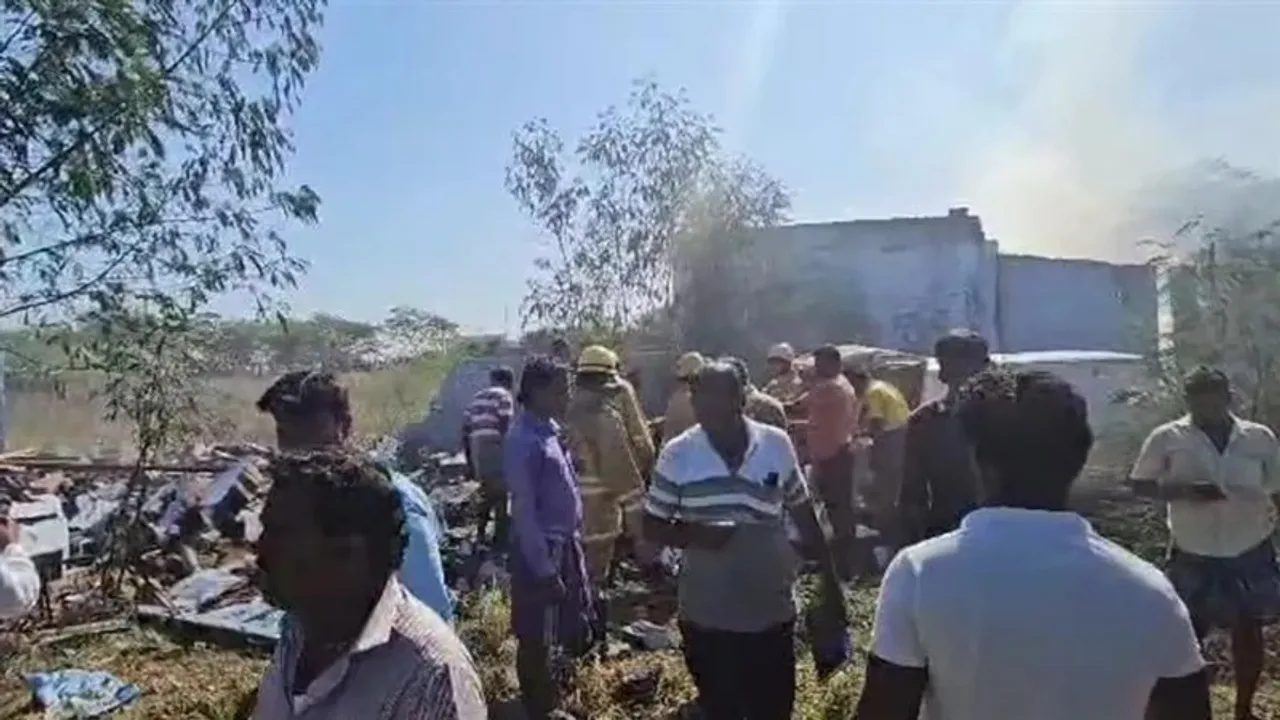 Tamil Nadu: తమిళనాడులోని టపాసుల ఫ్యాక్టరీలో పేలుడు.. నలుగురు మృతి