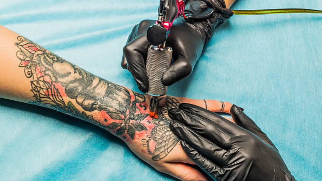 Tattoo: పచ్చబొట్టు వేయించుకోవాలనుకుంటున్నారా..? అయితే ఈ వార్త మీకోసమే..!