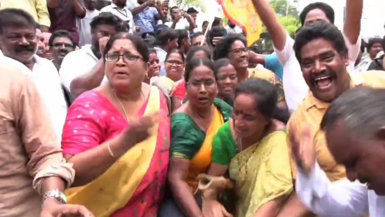 TDP: రాజమండ్రిలో ఉద్రిక్తత.. పోలీసులతో టీడీపీ శ్రేణుల వాగ్వాదం..!