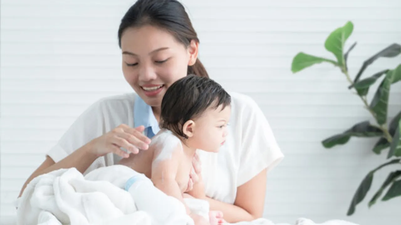 Baby Powder: బేబీ పౌడర్ తీసుకునే ముందు ఈ విషయాలపై శ్రద్ధ పెట్టండి.. ఇది పిల్లలకి ప్రమాదకరం!