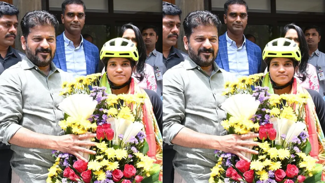 సైక్లిస్ట్ ఆశా మాల్వీయను అభినందించిన రేవంత్