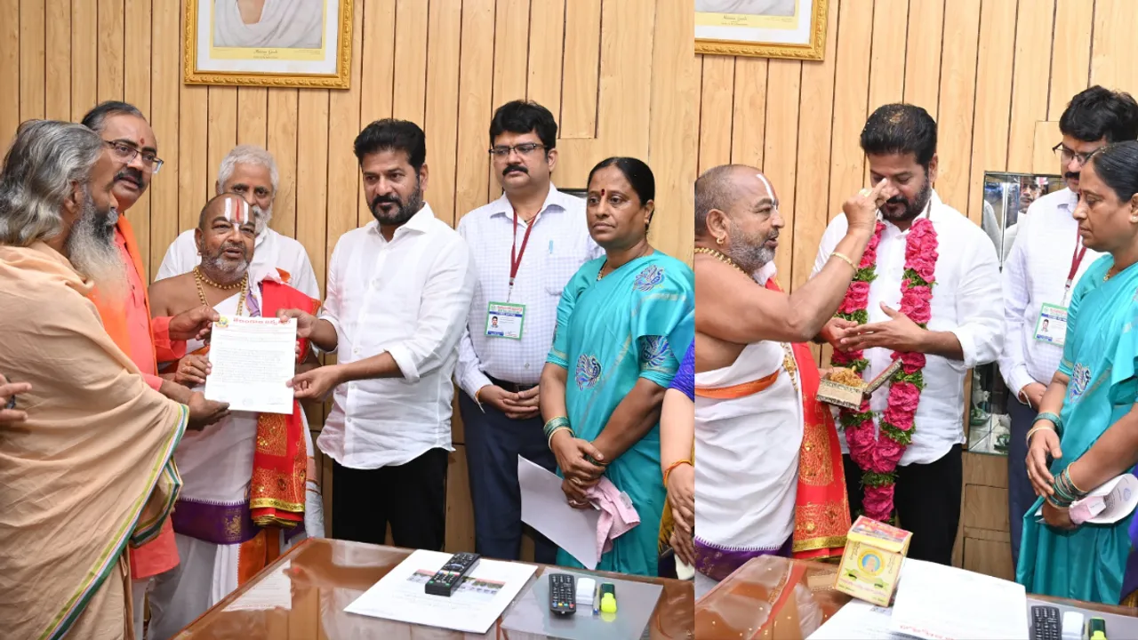 సీఎంను కలిసిన పంచాంగ కర్తలు