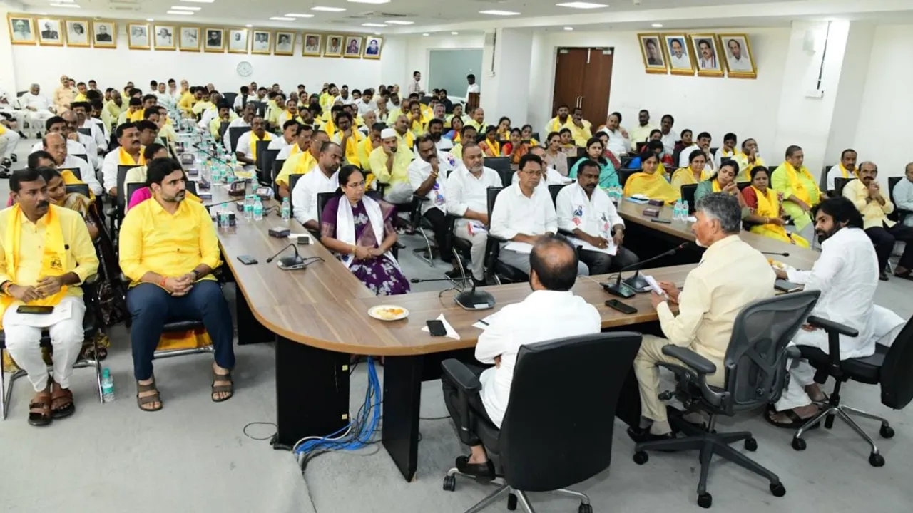 CM Chandrababu: వాటి జోలికి వెళ్లొద్దు.. ఎమ్మెల్యేలకు చంద్రబాబు సీరియస్ వార్నింగ్!