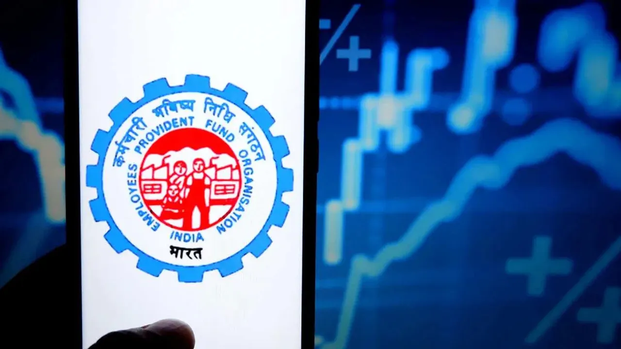 EPF Interest Rates: పీఎఫ్ ఎకౌంట్ హోల్డర్స్ కు గుడ్ న్యూస్.. వడ్డీరేట్లు పెరిగాయి!