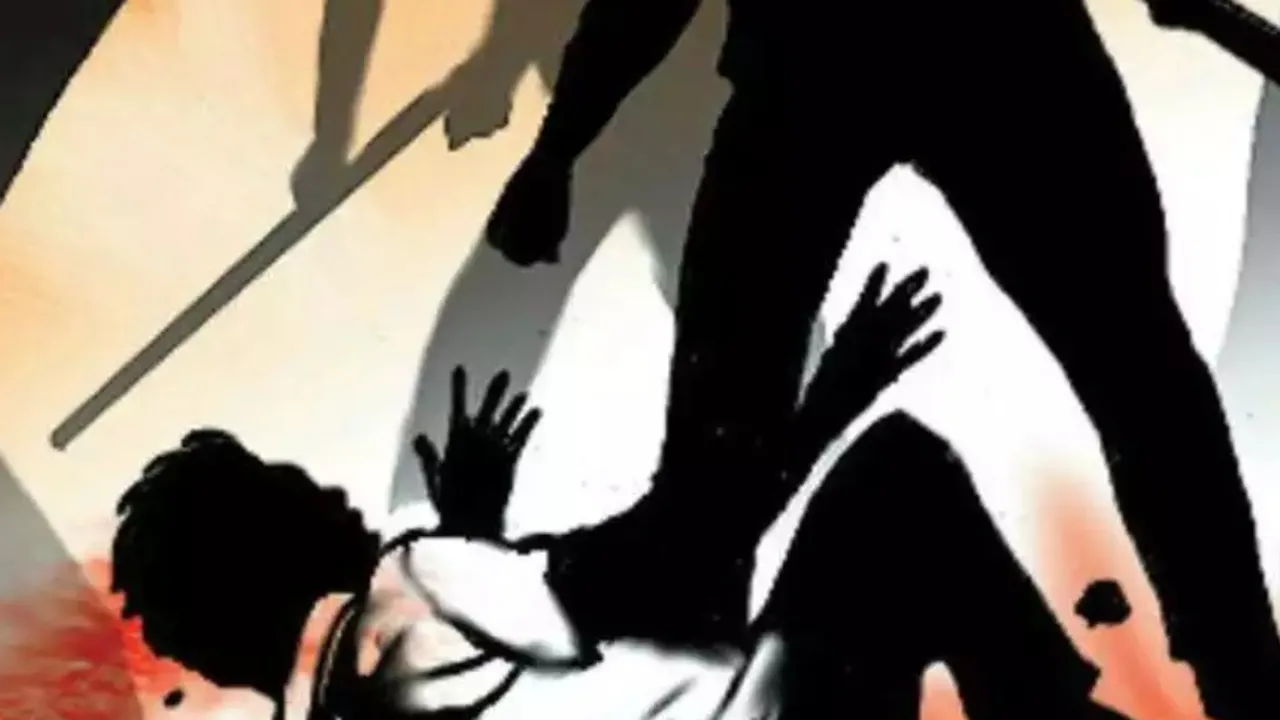 Uttar Pradesh: దారుణం.. దళిత యువకుడిని కొట్టి బలవంతంగా మూత్రం తాగించారు