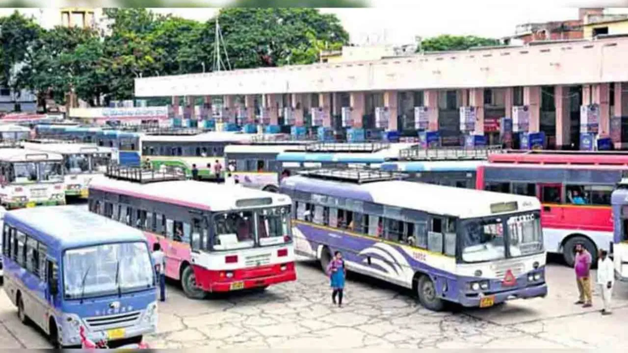 Telangana: నిరుద్యోగులకు గుడ్‌ న్యూస్‌.. ఆర్టీసీలో 3,305 ఉద్యోగాలు!