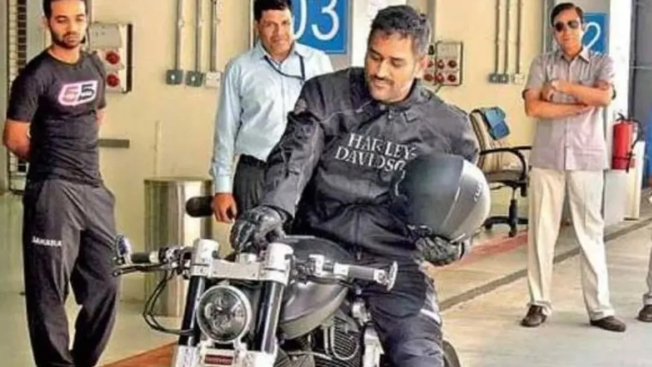 ధోని దగ్గర ఉన్న బైక్ కలెక్షన్స్ చూస్తే షాకవటం పక్కా!