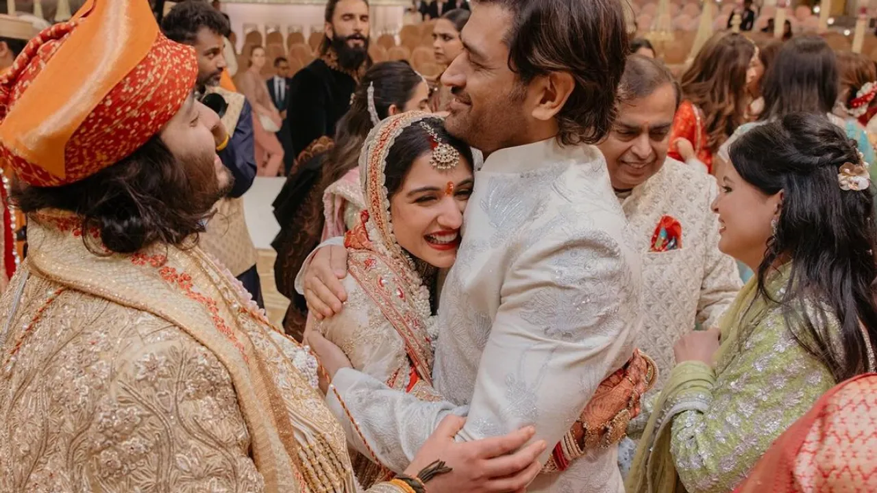 Ambani Wedding: దీపికతో ధోనీ.. మధ్యలో రాధిక.. అంబానీ పెళ్ళిలో ఎవర్‌గ్రీన్‌ ఫొటో ఇదే!