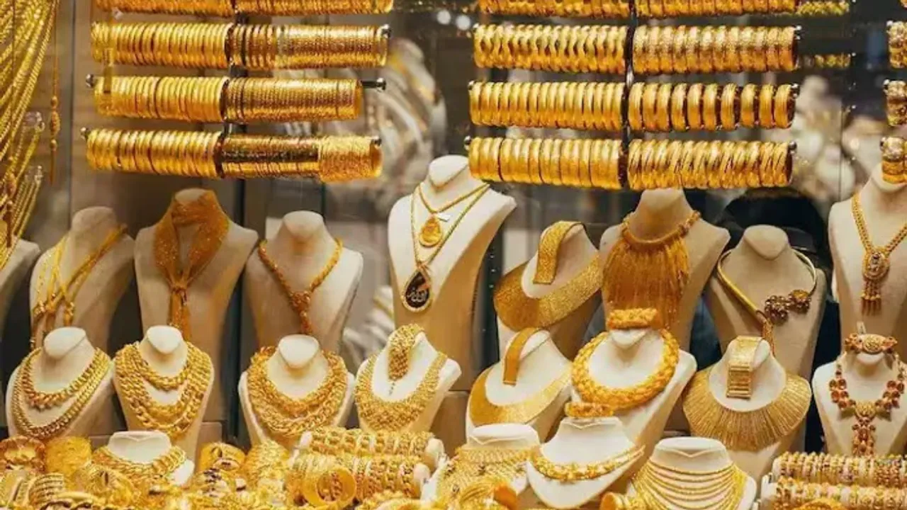 Gold: ఒక్క రోజులో భారీగా తగ్గిన బంగారం ధర.. ఎంతో తెలుసా?