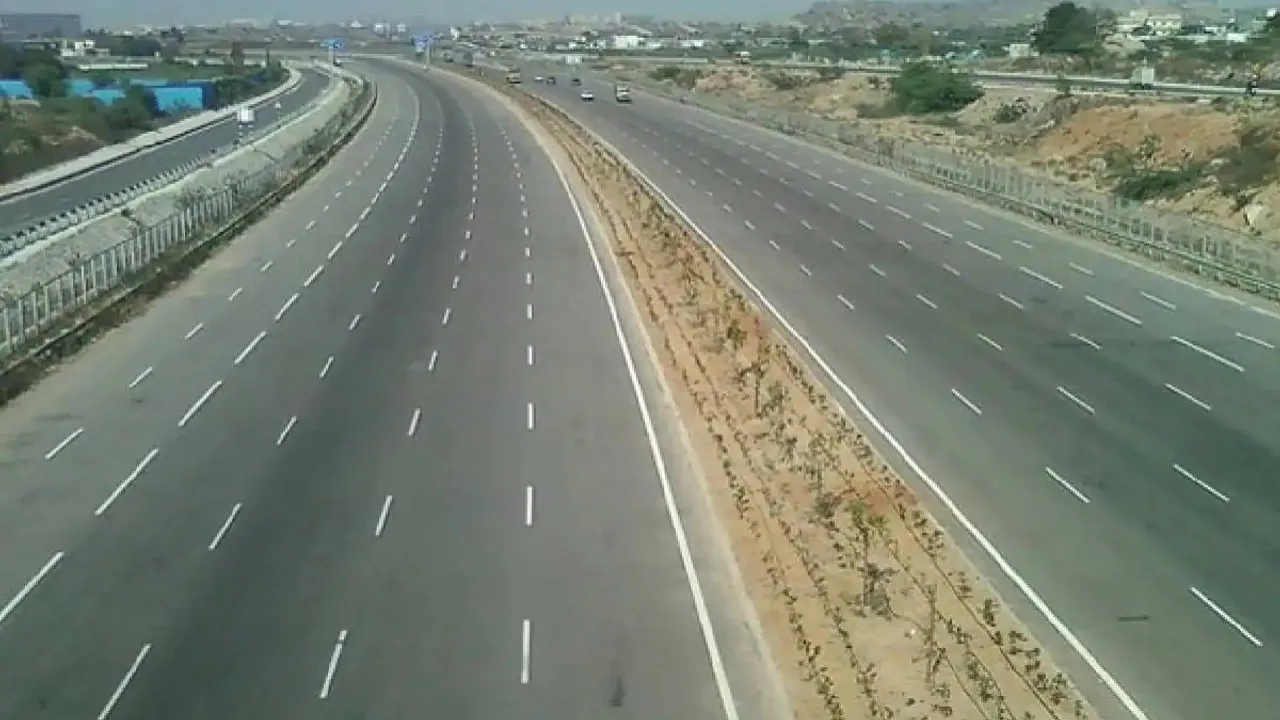 Hyderabad-Bengaluru New Highway: హైదరాబాద్‌-బెంగళూరు మధ్య మరో జాతీయ రహదారి..