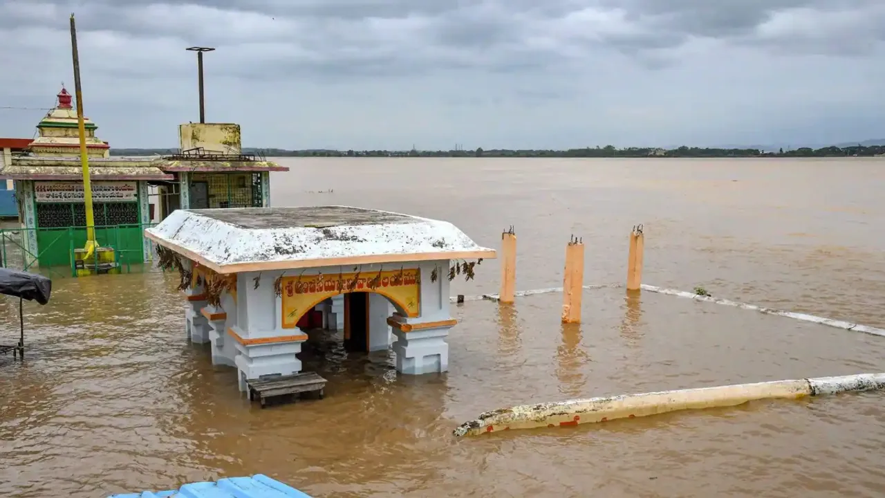 Weather Alert : భారీ వర్షాలు.. పెరుగుతున్న గోదావరి నీటిమట్టం