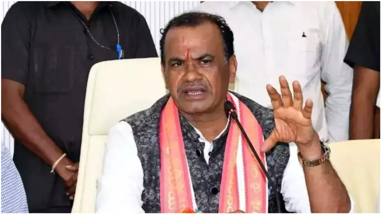 Komatireddy: బీఆర్ఎస్ ఆఫీసు కూల్చేయండి.. కలెక్టర్ కు మంత్రి ఆదేశాలు!