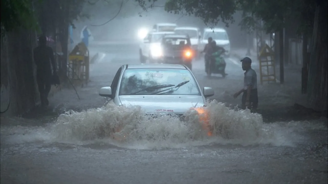 National: హిమాచల్‌ను ముంచెత్తుతున్న వర్షాలు..బీహార్‌లో పిడుగులు