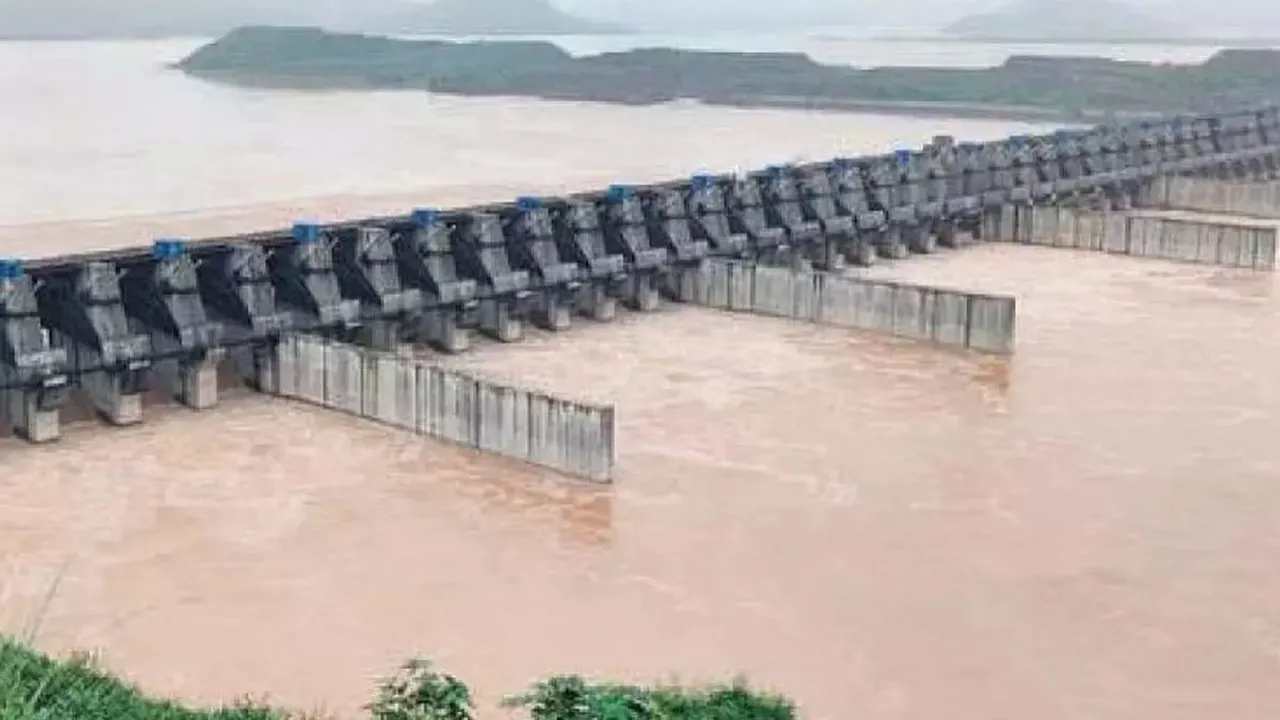 Heavy Rains : ఏపీలో దంచికొడుతున్న వర్షాలు.. పోలవరంకు భారీగా వరద