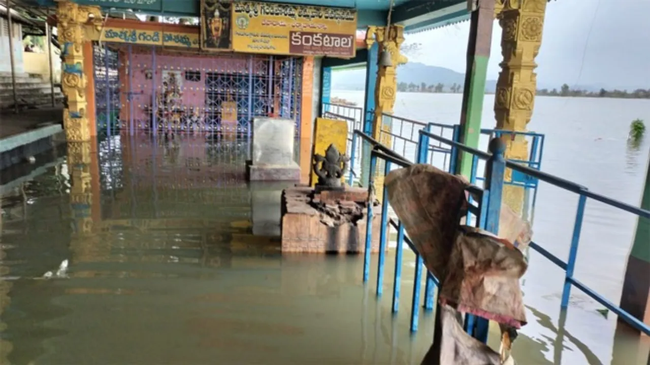 Andhra Pradesh: అల్లూరి జిల్లా గండి పోచమ్మ ఆలయానికి పోటెత్తిన వరద