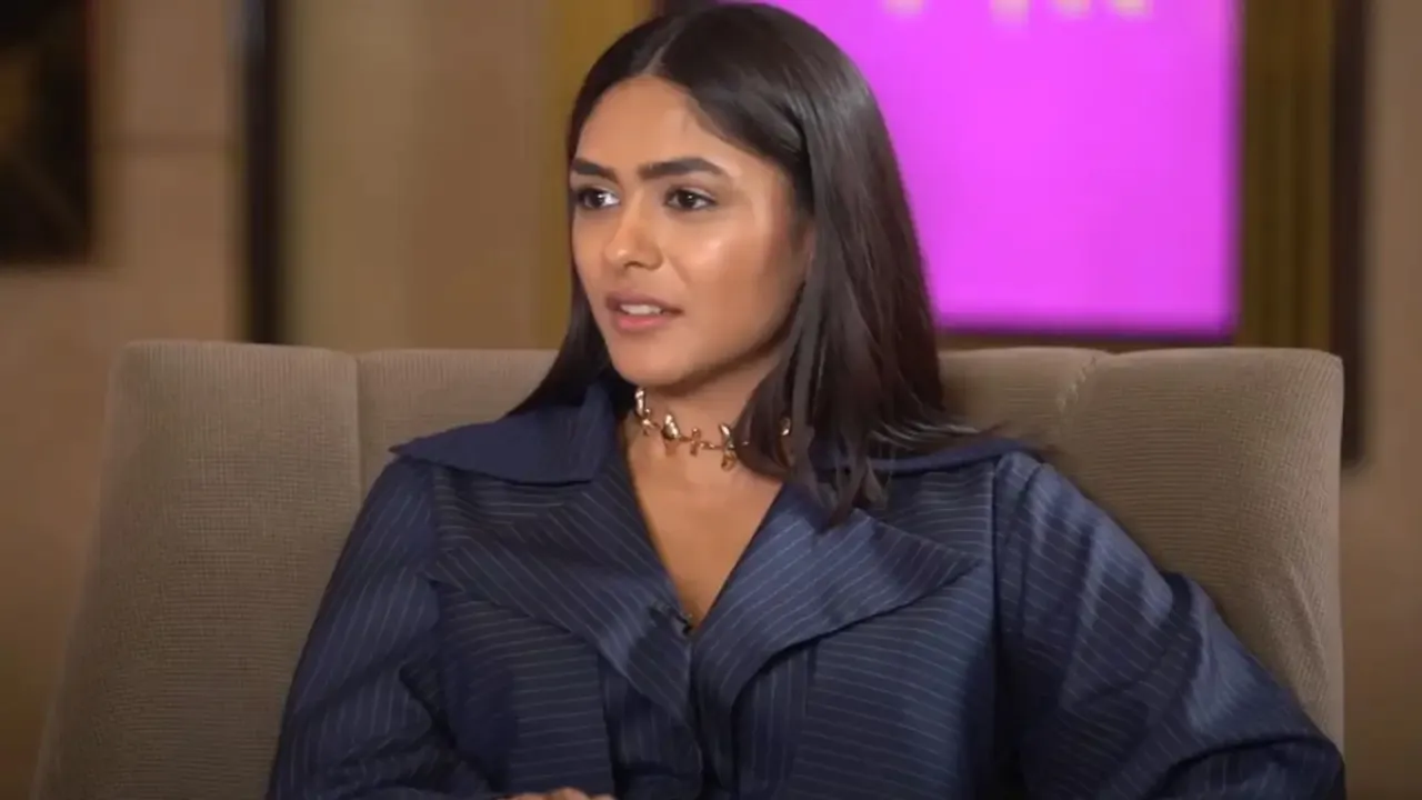 Mrunal Thakur : ఆ సినిమా నిర్మాతలతో గొడవ పడ్డ మృణాల్ ఠాకూర్.. షాకింగ్ విషయాన్ని బయటపెట్టిన 'సీతారామం' బ్యూటీ!