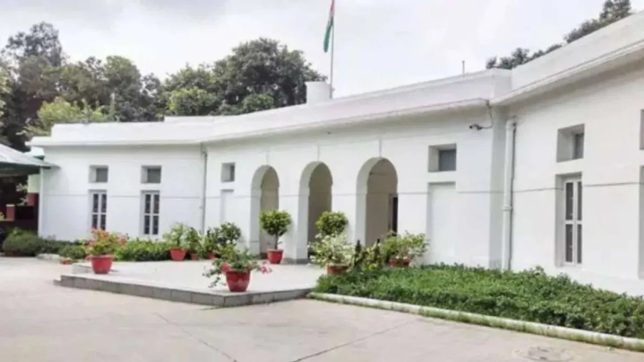 Government Quarters: మాజీలూ వెంటనే ప్రభుత్వ బంగ్లాలు ఖాళీ చేయండి! వారికి నోటీసులు!!