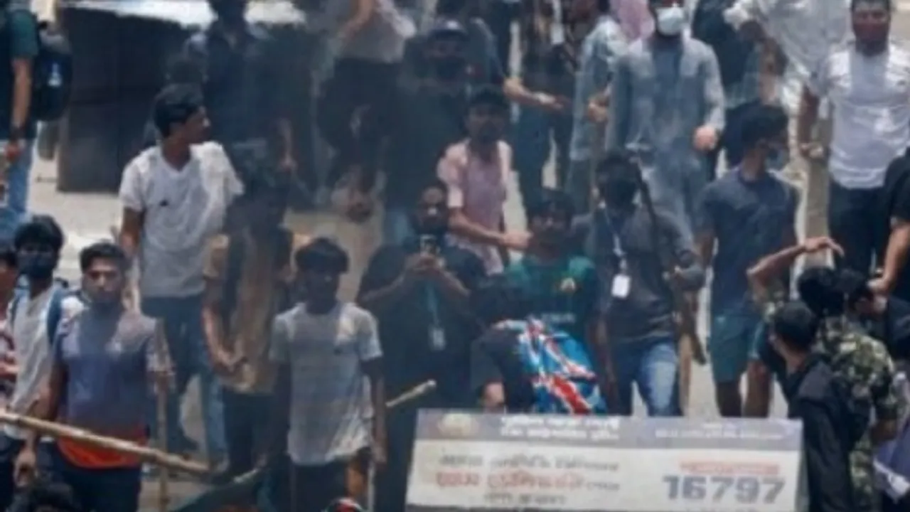 Bangladesh: అట్టుడుకుతున్న బంగ్లాదేశ్.. 32 మంది మృతి!