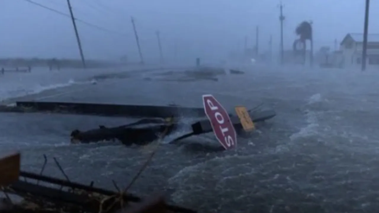 Hurricane Beryl: టెక్సాస్‌లో బెరిల్ హరికేన్ బీభ‌త్సం.. !