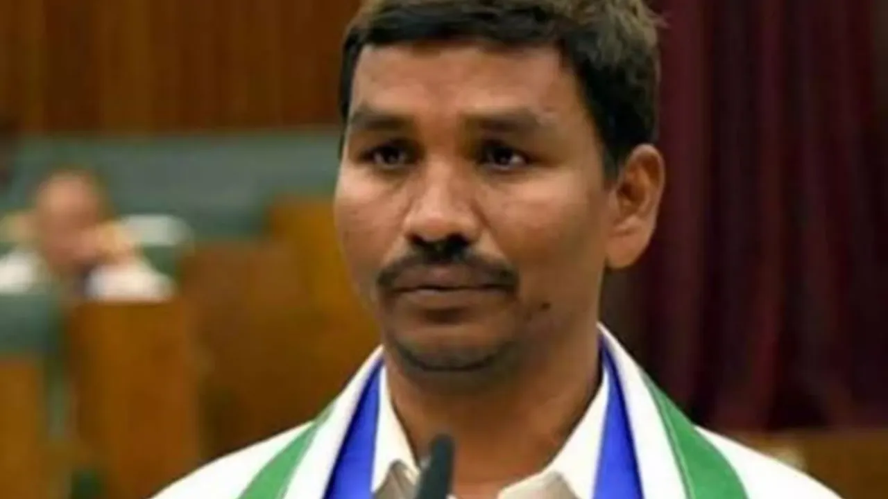 AP: చంపేస్తానని బెదిరించాడు.. వైసీపీ మాజీ ఎమ్మెల్యే సుధాకర్‌ బాధితురాలు..