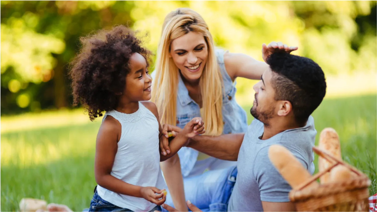 Parents Tips: తల్లిదండ్రులు తమ పిల్లల ముందు ఈ పనులు చేయకూడదు..!