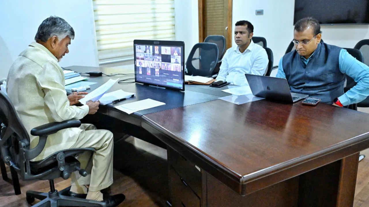 AP: భారీ వర్షాలు, వరదలపై సీఎం చంద్రబాబు సమీక్ష.. అధికారులకు కీలక ఆదేశాలు..!