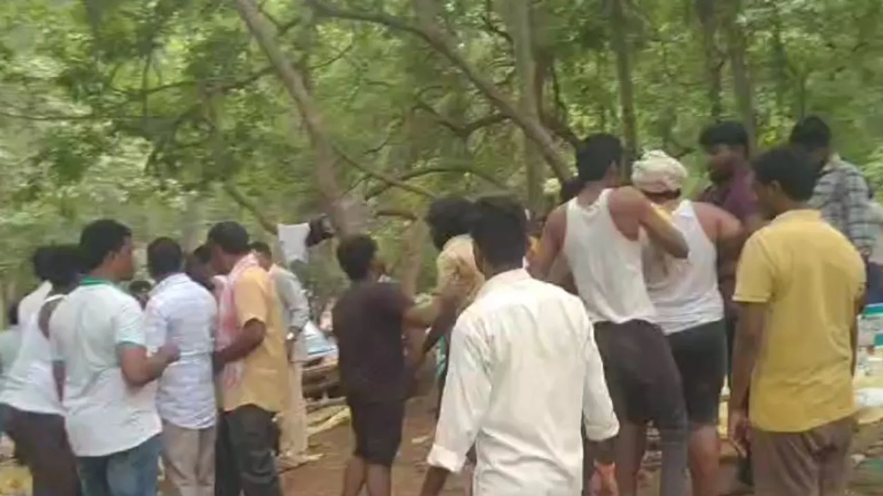 AP: ఎమ్మెల్యే చింతమనేని అనుచరులు హల్‌చల్ .. తెలంగాణ వ్యక్తులపై దాడి..!