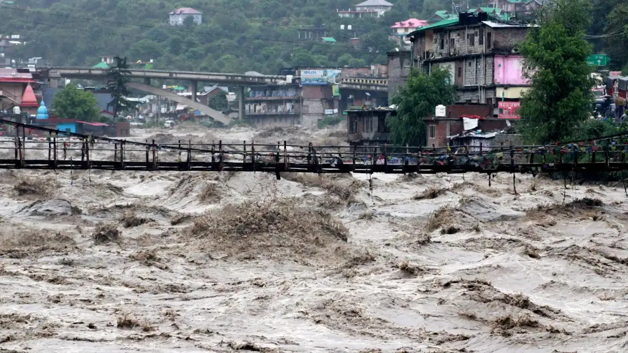 Floods: భారీ వరదలు.. 11 మంది మృతి, 40 మంది గల్లంతు