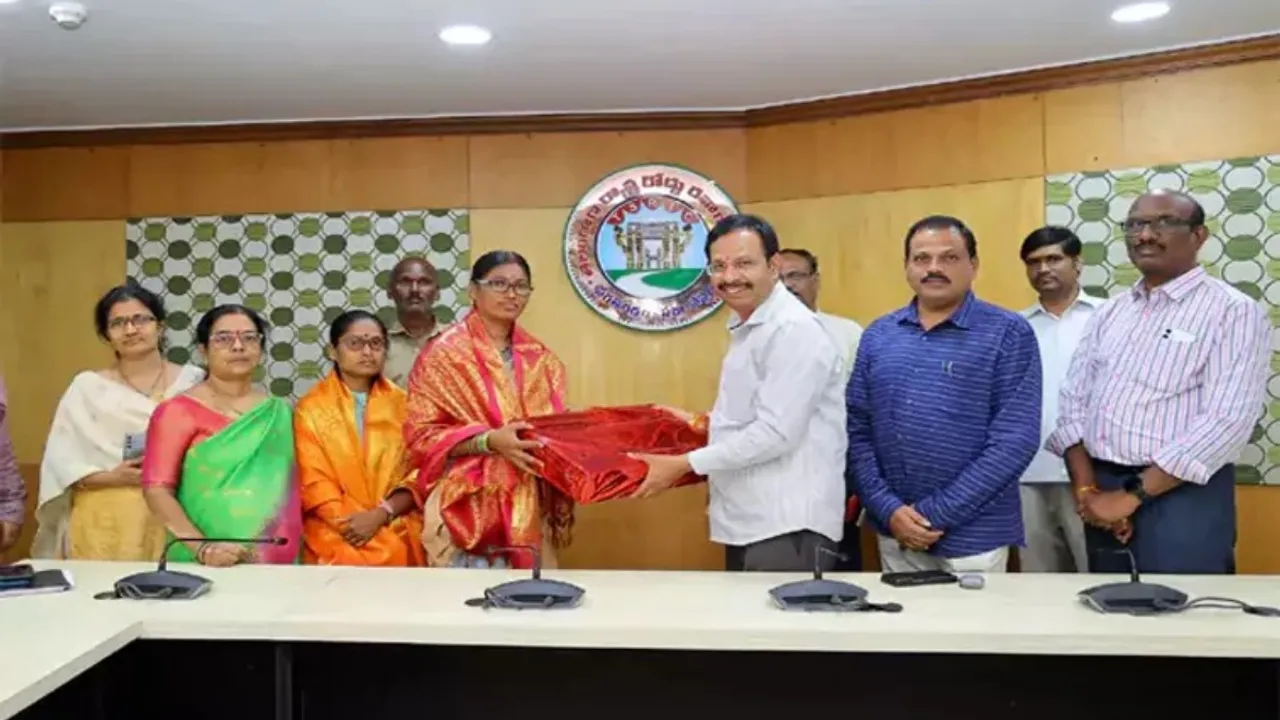 TGSRTC: బస్సులో జన్మించిన చిన్నారికి జీవిత కాలం ఫ్రీ బస్‌పాస్..