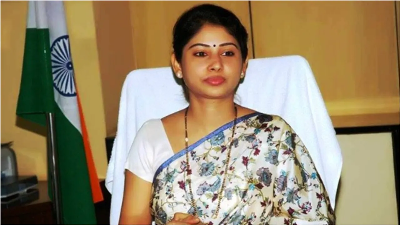 Smita Sabharwal: హైకోర్టుకు చేరిన స్మితా సబర్వాల్ వ్యవహారం.. కీలక ఆదేశాలు జారీ!