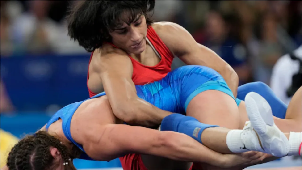 Paris Olympics 2024 : భారతీయులకు బ్యాడ్ న్యూస్.. వినేష్ ఫోగట్‌పై అనర్హత వేటు!