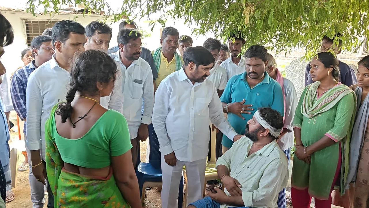 పావని కుటుంబ సభ్యులకు పరామర్శ