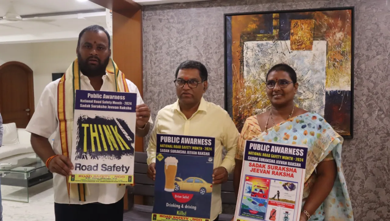 AP: రోడ్డు సేఫ్టీ అవగాహన పోస్టర్ ఆవిష్కరించిన మంత్రి!