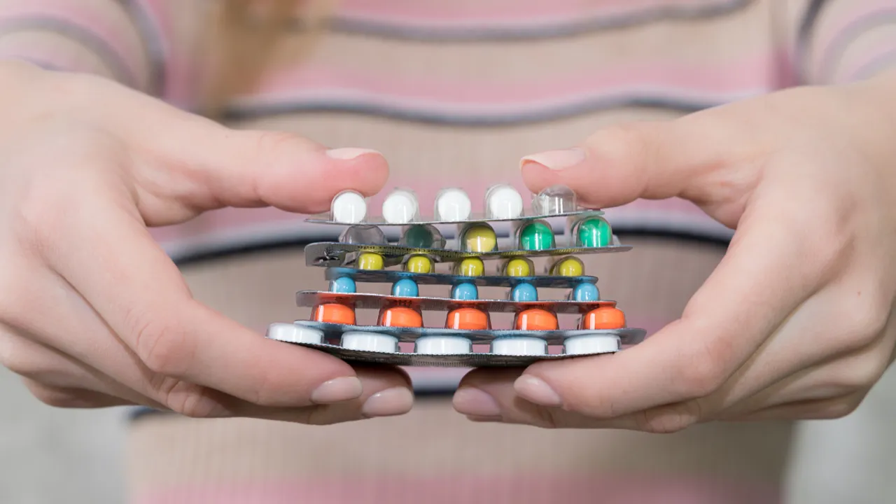 Contraceptive Pills: గర్భనిరోధక మాత్రలు వేసుకోవడానికి మహిళలు ఎందుకు భయపడుతున్నారు?