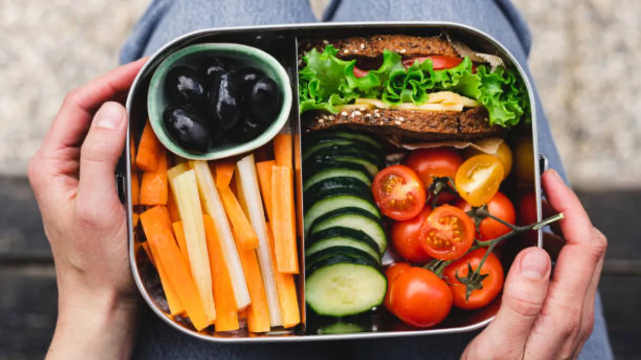 Vegetable Salad: అధిక బరువుకు చెక్ పెట్టేందుకు ఈ వెజిటేబుల్ సలాడ్‌ బెస్ట్!