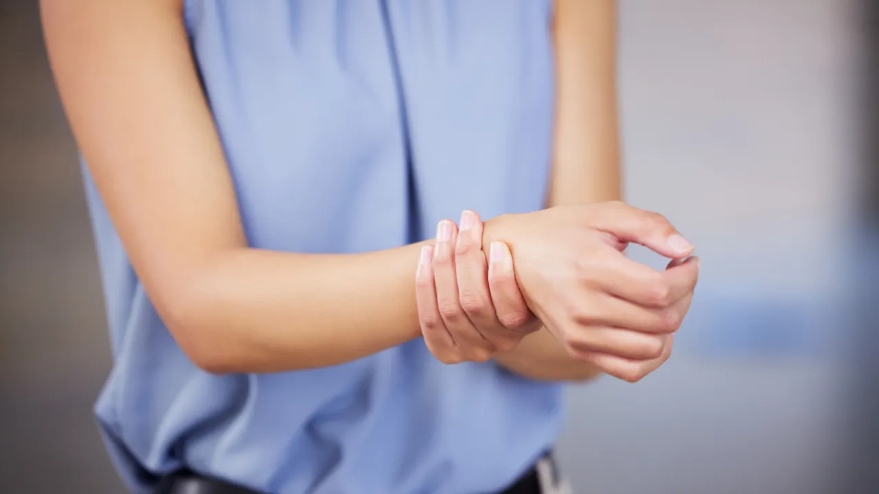 Carpel Tunnel Syndrome: మణికట్టులో ఎప్పుడూ నొప్పి ఉంటే అది ఈ సిండ్రోమ్ కావచ్చు!