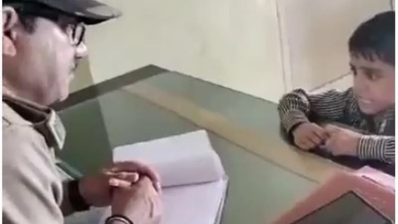 Viral Video: 'మా నాన్నను జైల్లో వేయండి'.. ఓ ఐదేళ్ల బుడ్డోడి ఫిర్యాదు..!