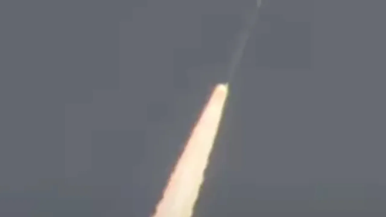 ISRO : విజయవంతంగా నింగిలోకి దూసుకెళ్లిన ఎస్ఎస్‌ఎల్వీ-డీ3!