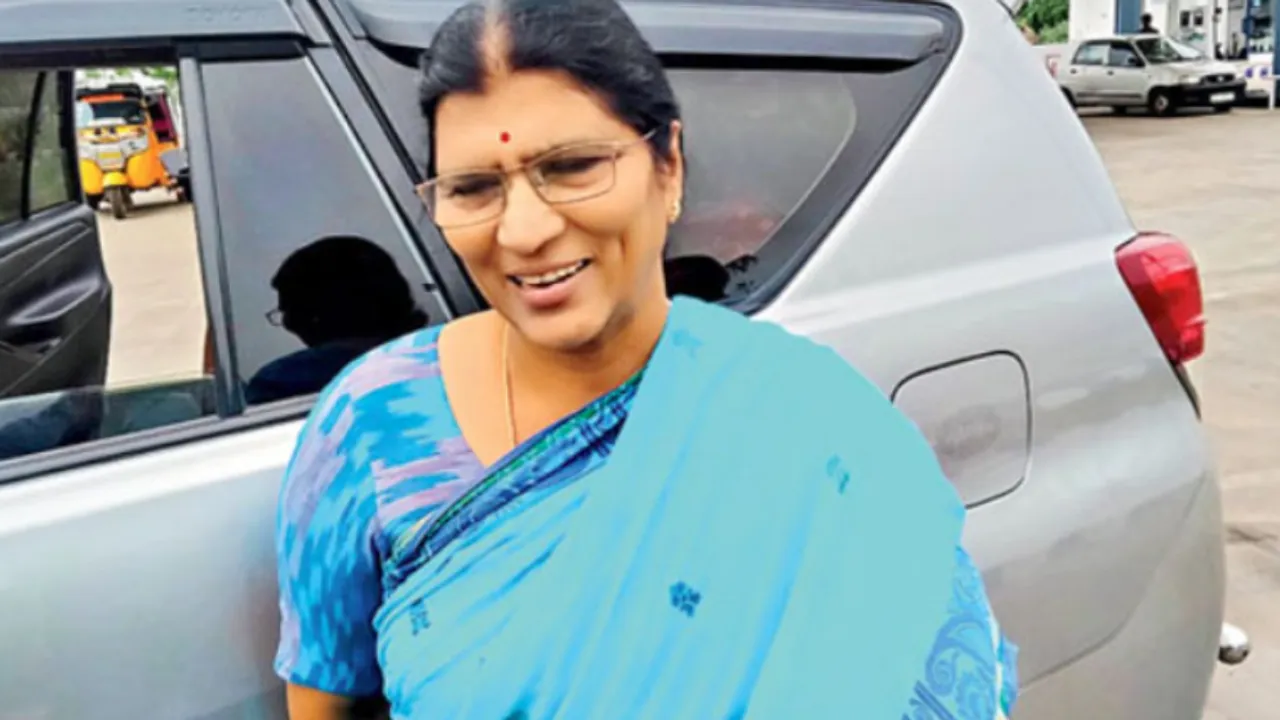 Andhra University :  లక్ష్మీపార్వతి ఆ హోదా తొలగింపు..